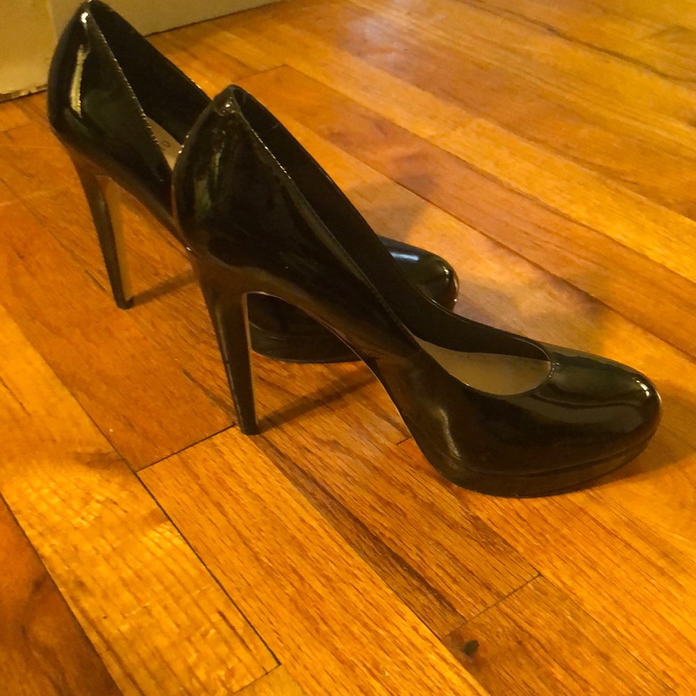 ♠️PATENT LEATHER VINCE CAMUTO PUMPS♠️ - Picture 6 of 8
